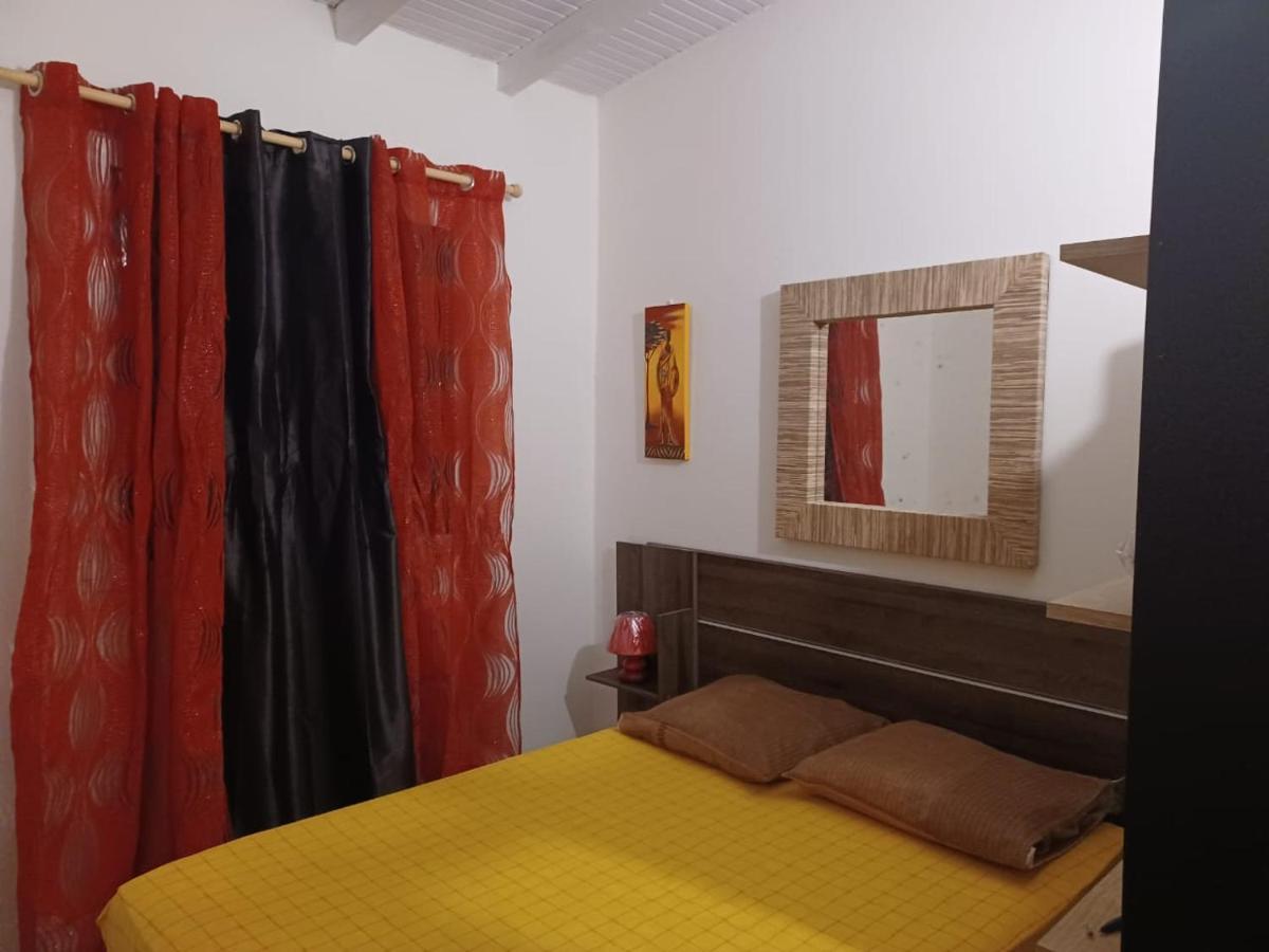 Charmant Bungalow Du Moule Villa Льо Мул Екстериор снимка