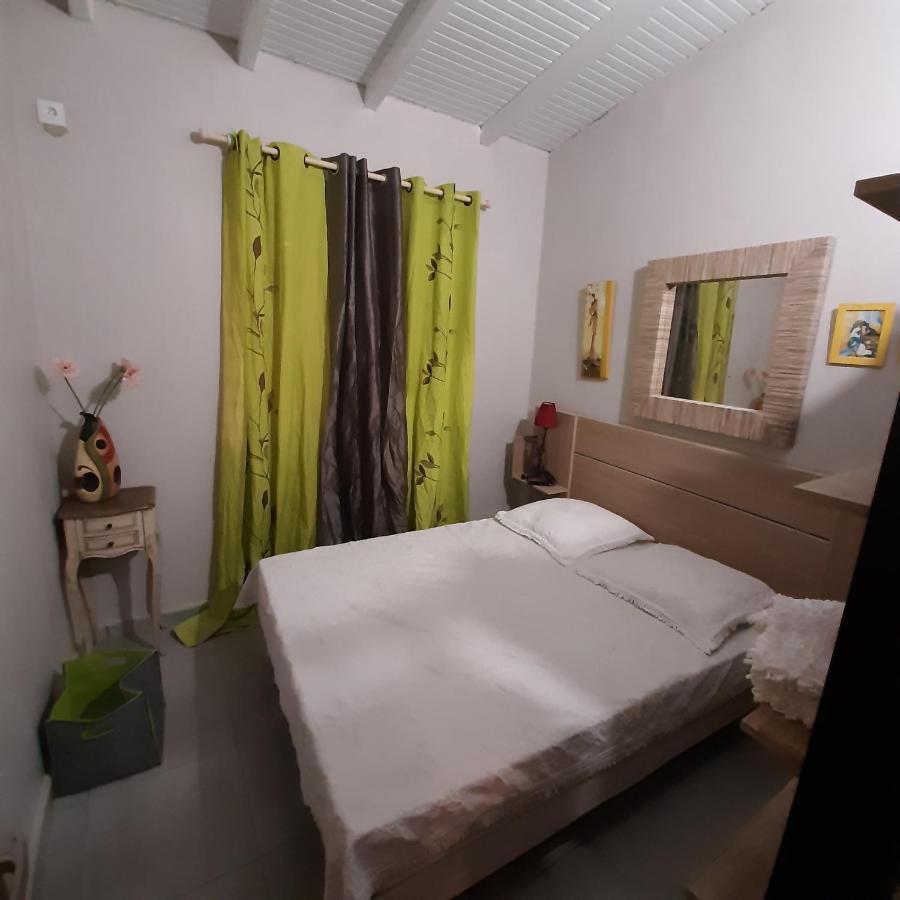 Charmant Bungalow Du Moule Villa Льо Мул Екстериор снимка