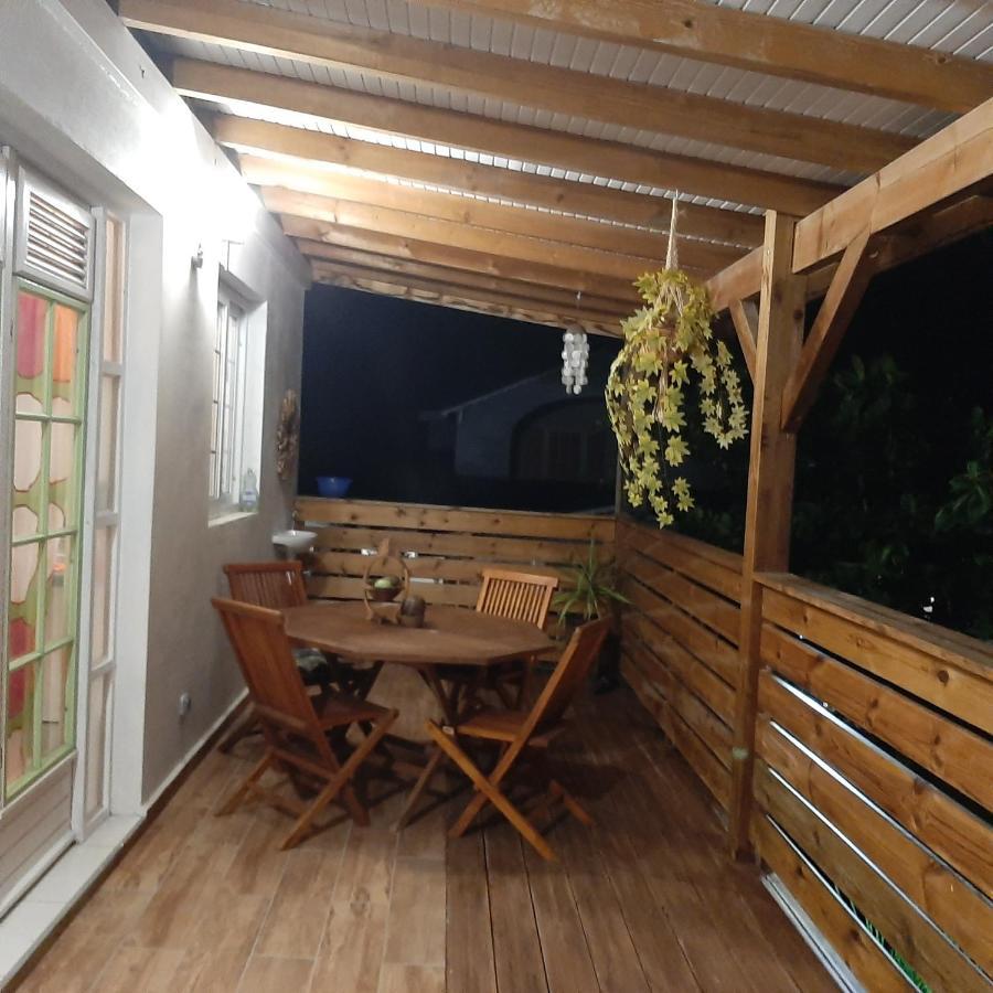 Charmant Bungalow Du Moule Villa Льо Мул Екстериор снимка