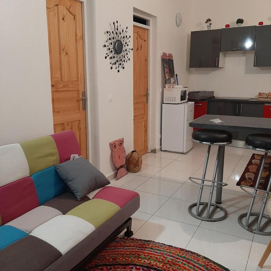 Charmant Bungalow Du Moule Villa Льо Мул Екстериор снимка